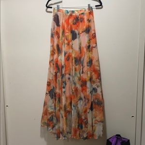 Elastic waist float maxi skirt with bright flowers